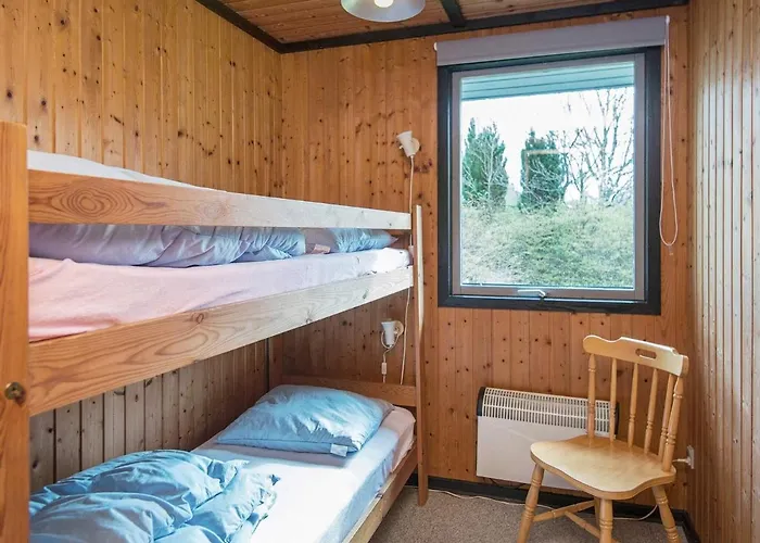 6 Person In Toftlund-by Traum